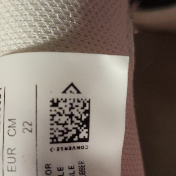 Straberry Converse - Picture 5 of 5